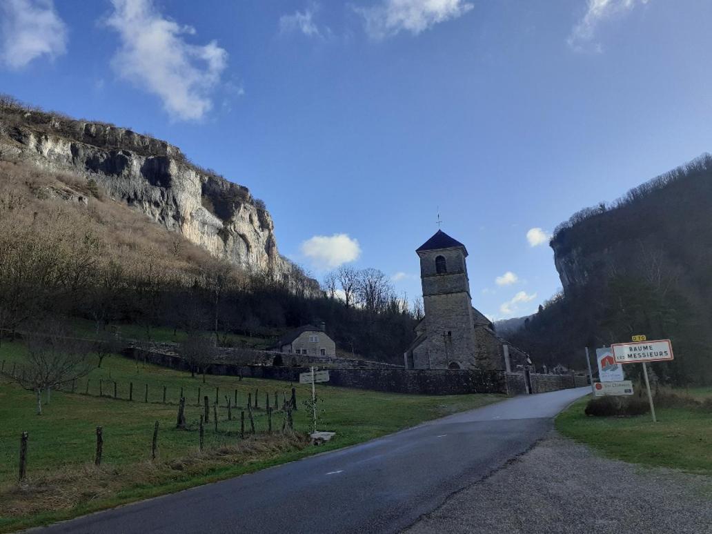 Gite Le Bout Du Monde Baume-les-Messieurs Exterior photo